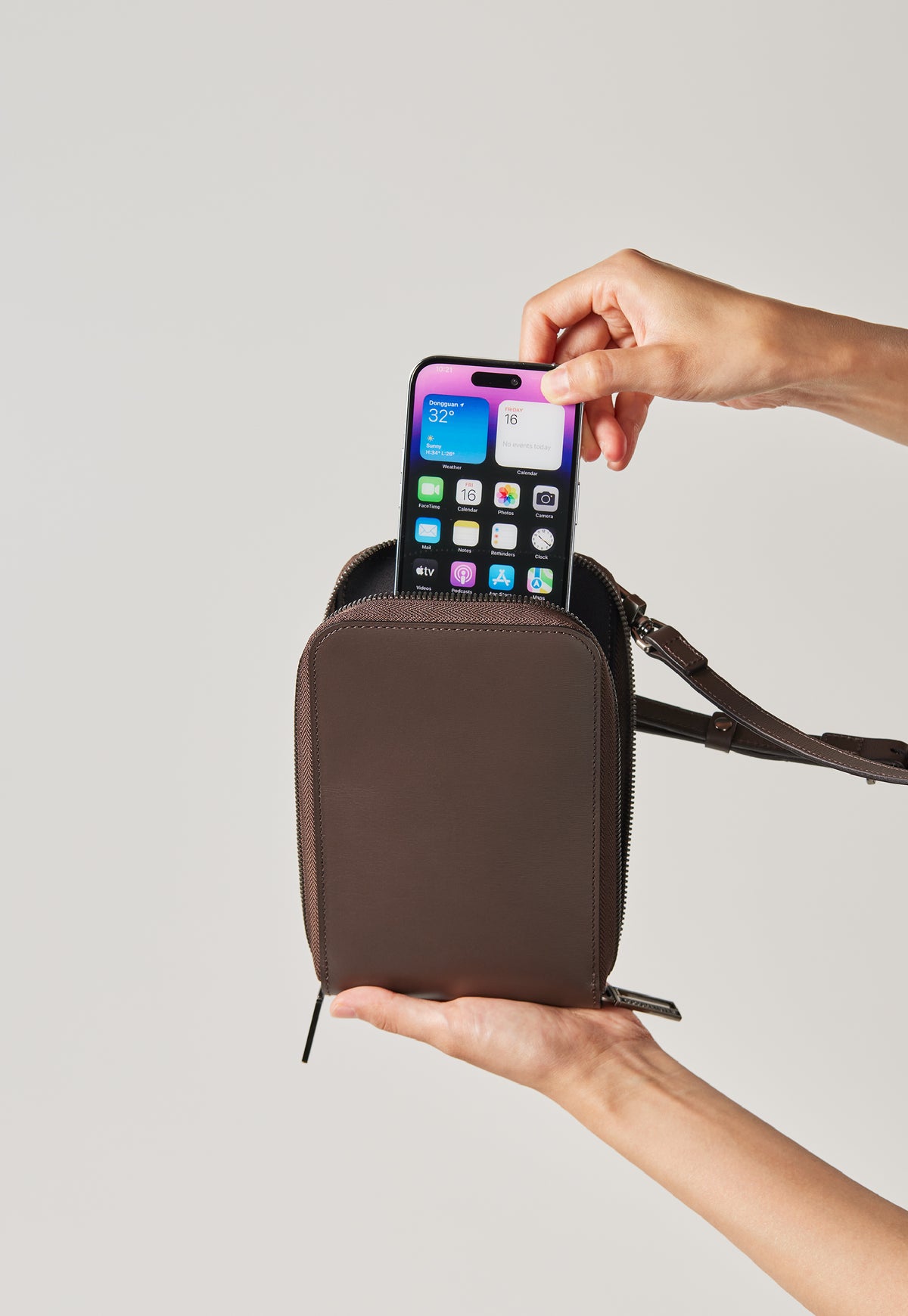 シティライト スマホジップショルダー detail 1