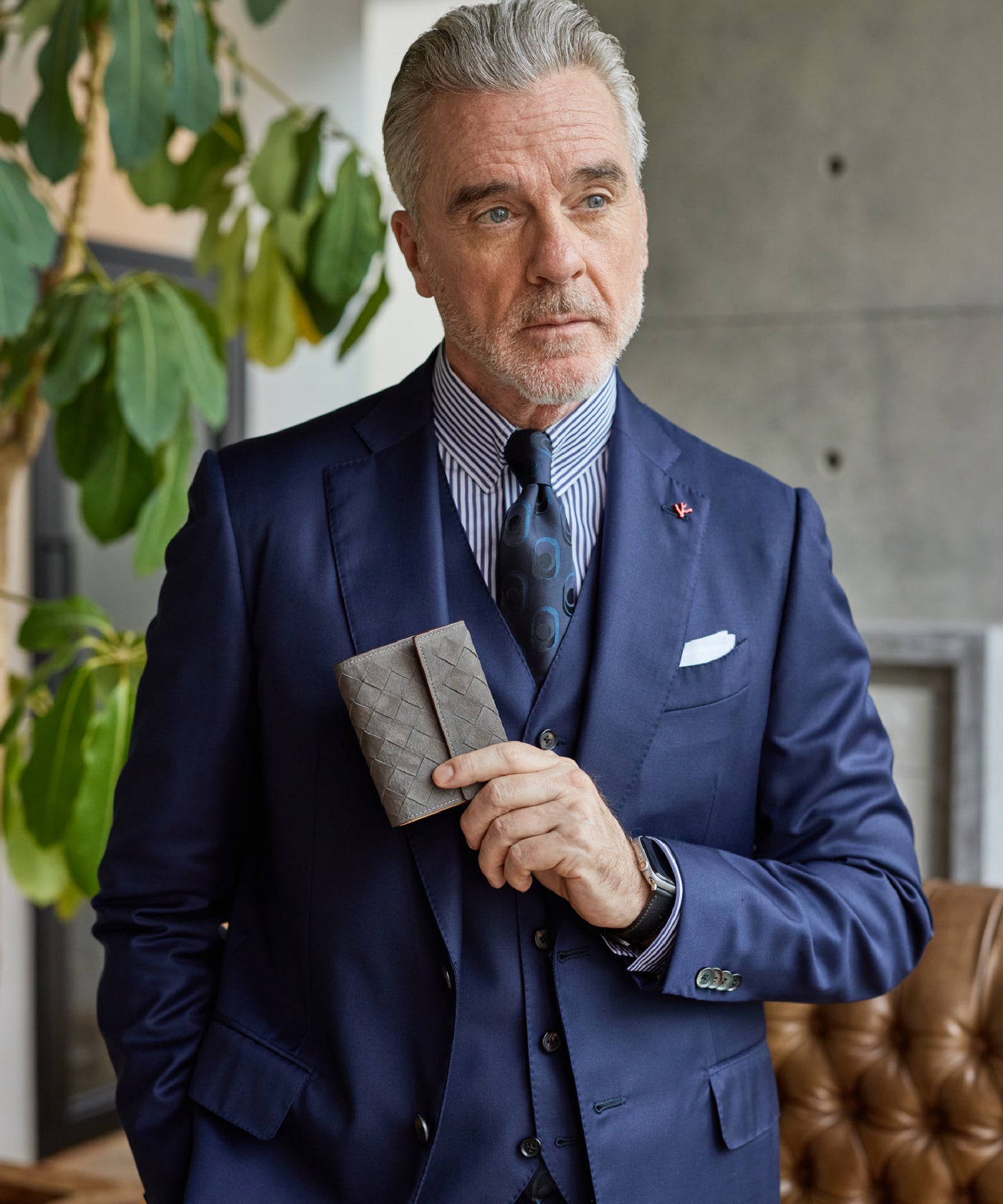 オールドメッシュ トリフォールドウォレット styling image 3