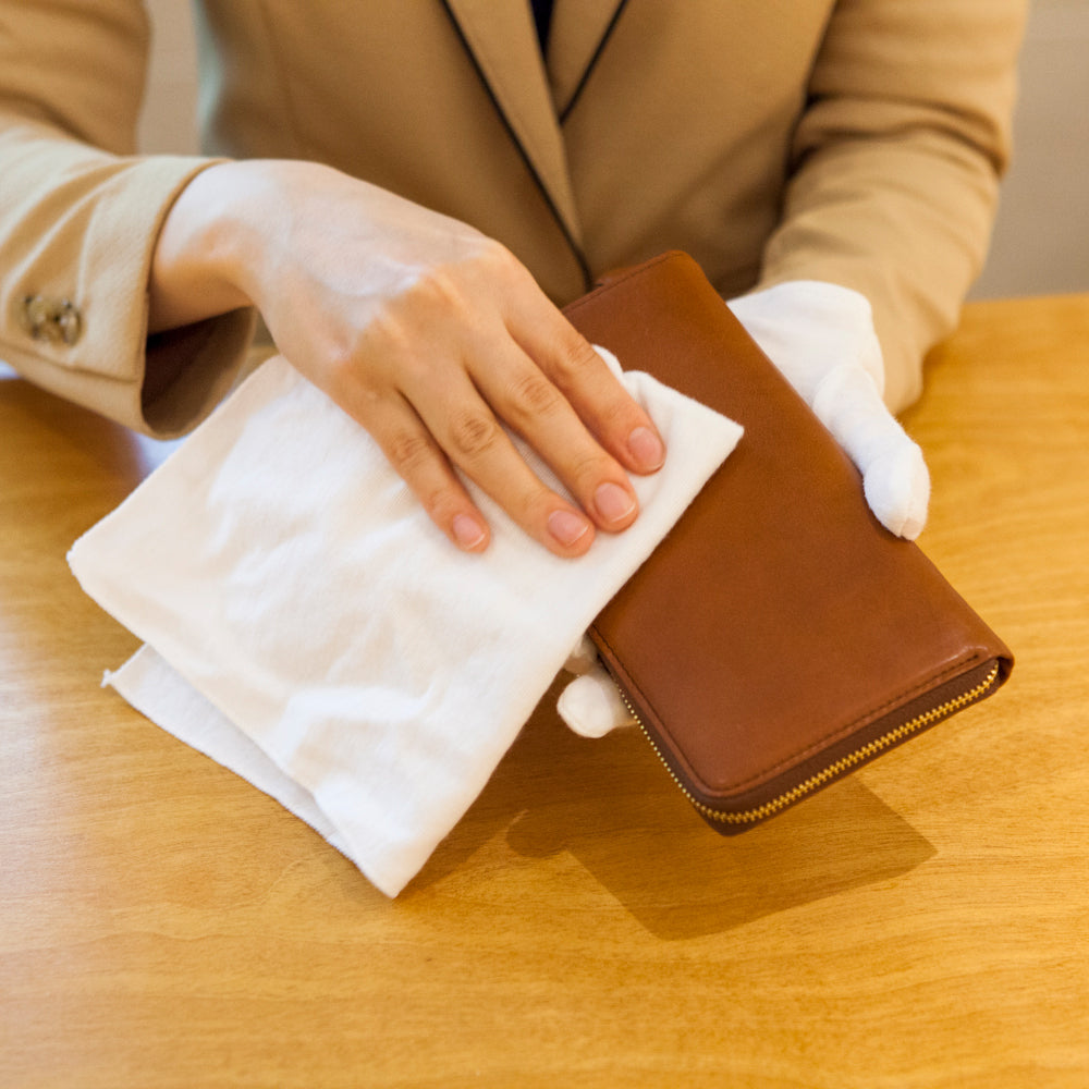 まずは、ほこりを払う。